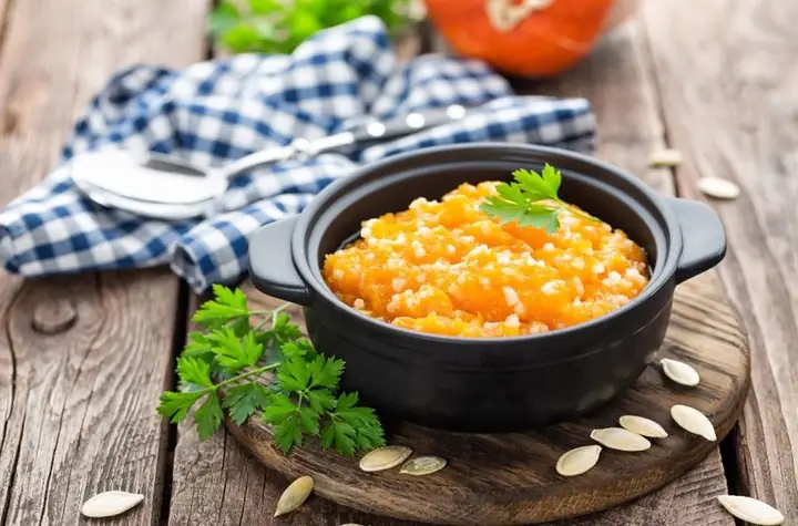 Cháo thịt heo cho béăn dặm