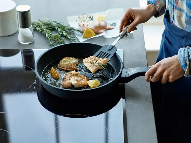 Bí Quyết Số 4: Dùng Đúng Loại Xoong Nồi Khi Nấu Ăn