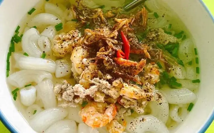 Nấu Nui Với Tôm, Thịt Bằm Và Rau Củ