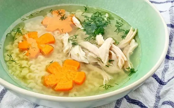 Nấu Nui Với Thịt Gà Và Rau Củ