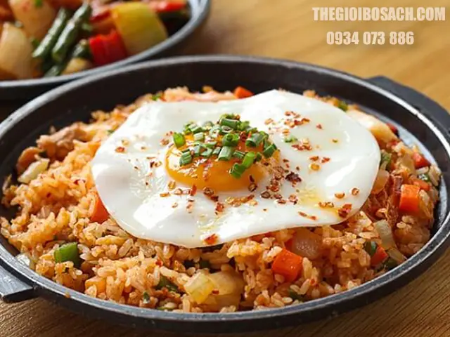 3. Cơm chiên thịt ba chỉ bò Mỹ kim chi