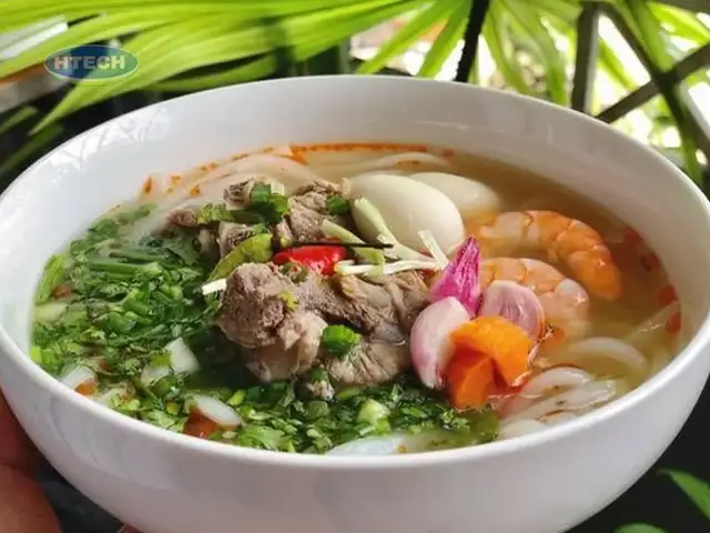 4. Hoàn thành và thưởng thức bánh canh bột lọc chuẩn Bình Định 100%