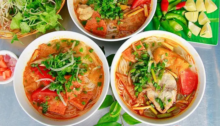 Cách nấu bánh canh chả cá - Không cần đi ăn hàng cũng chuẩn vị