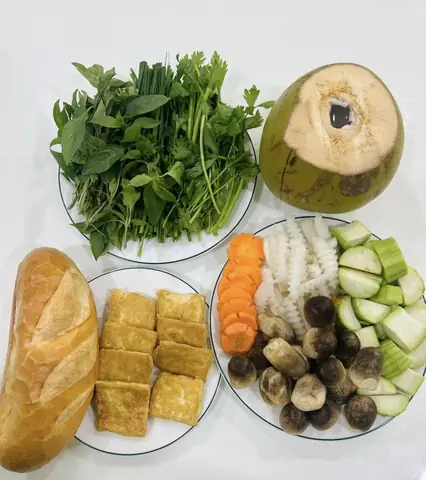 Nước Dùng Của Món Bánh Canh Chay Tây Ninh Được Nấu Từ Nước Dừa, Rau Củ Quả Như Cà Rốt, Củ Cải Trắng, Nấm Và Đậu Hũ... Mang Lại Hương Vị Ngọt Tự Nhiên Và Thanh Mát.