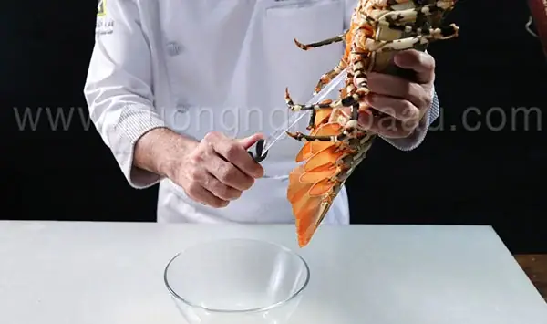 Bước 1: Sơ chế tôm hùm