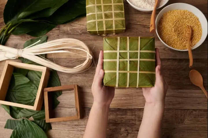 Bước 3: Gói bánh chưng Bước 3: Gói bánh chưng