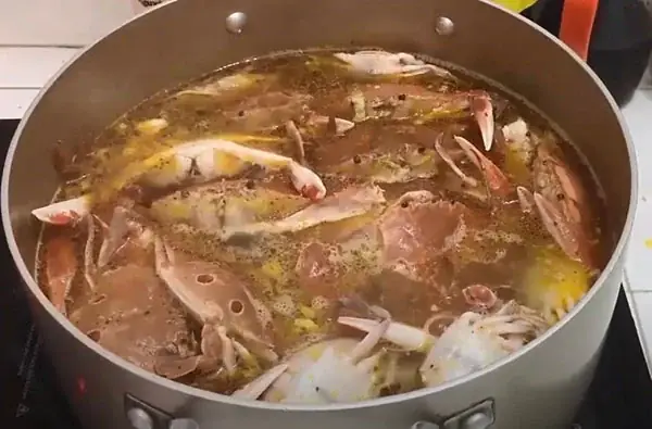 Bước 3: Nấu Nước Dùng Bánh Canh Bước 3: Nấu Nước Dùng Bánh Canh