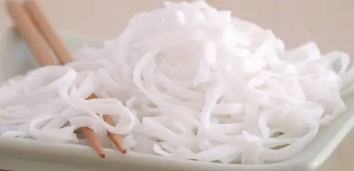 2. Bánh phở như thế nào là ngon? Bí kíp chọn bánh phở ngon bạn nên biết 2. Bánh phở như thế nào là ngon? Bí kíp chọn bánh phở ngon bạn nên biết