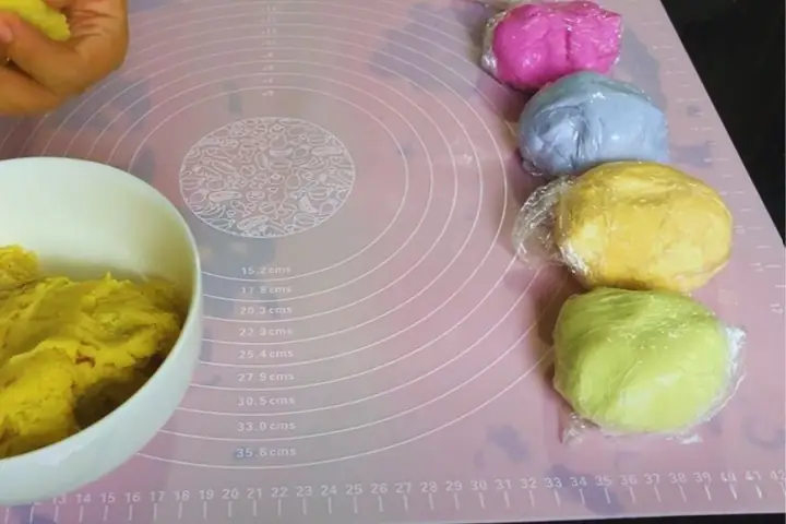 Làm Món Chè Trôi Nước Ngũ Sắc Đẹp Mắt