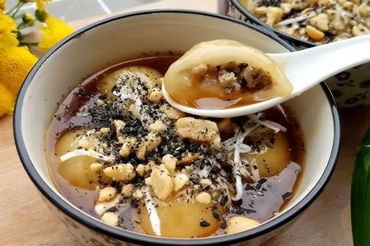 Nấu Món Chè Trôi Nước Nhân Mặn Lạ Miệng