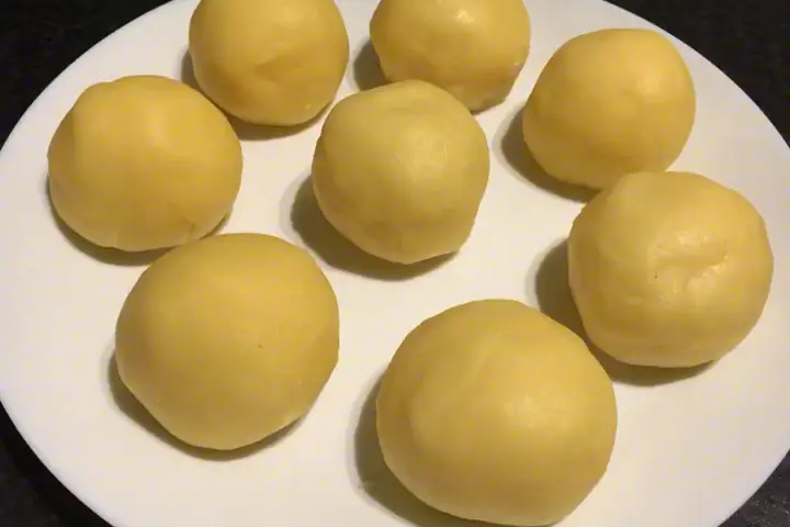 Cách Làm Món Chè Trôi Nước Nhân Đậu Xanh Truyền Thống