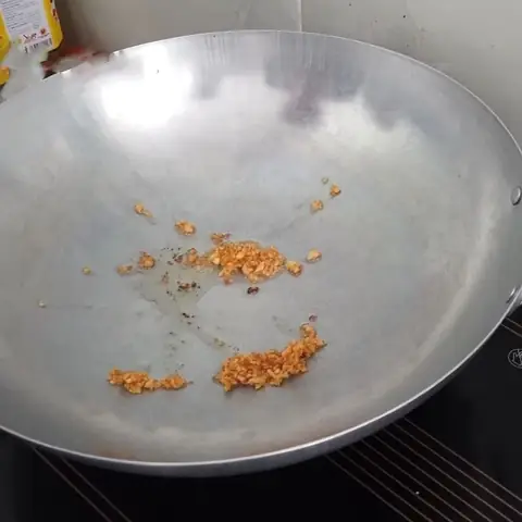 Sơ chế và xào bím bò