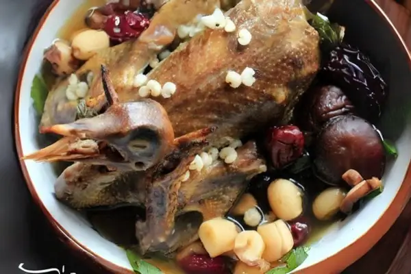 III. Bồ câu hầm đông trùng hạ thảo, táo đỏ