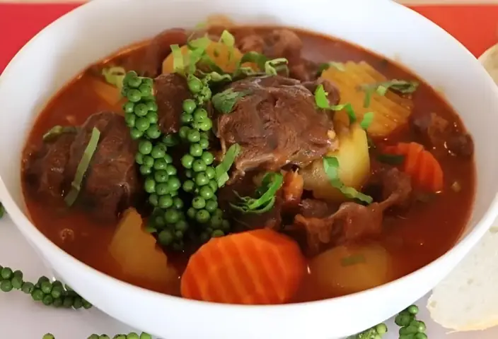 Cách làm bắp bò hầm tiêu xanh mềm ngon, chuẩn vị tại nhà Cách làm bắp bò hầm tiêu xanh mềm ngon, chuẩn vị tại nhà