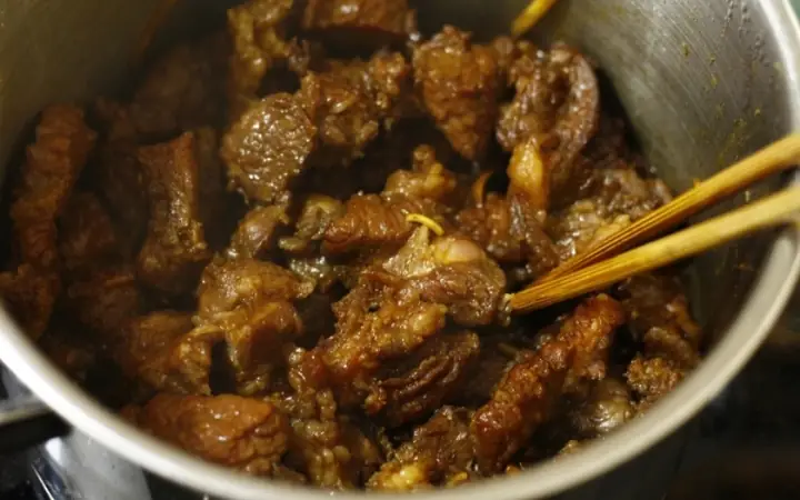 Bước 2: Kho Thịt Bò