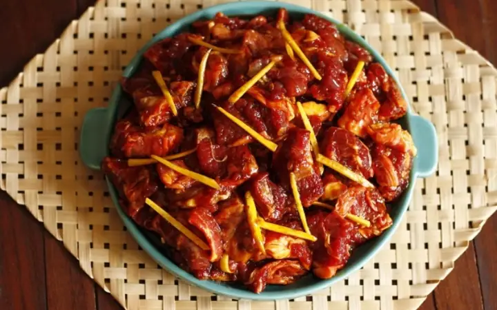 Bước 1: Ướp Thịt Bò