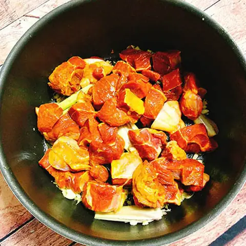 Bước 2: Xào Thịt Bò