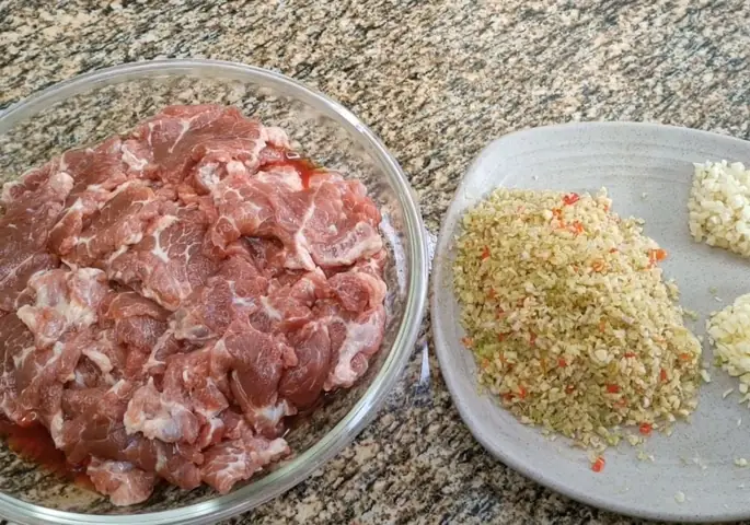 Sơ chế các nguyên liệu Sơ chế các nguyên liệu