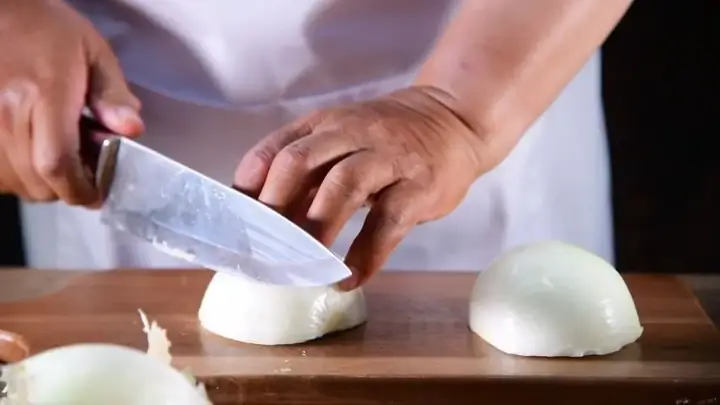 3.1. Hướng dẫn sơ chế nguyên liệu trong cách nấu bò kho sữa đặc