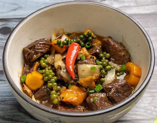 Không cần phải ra quán, bạn vẫn có thể tự chế biến món bò kho tiêu ngon đúng vị ngay tại nhà với cách làm đơn giản dưới đây. Không cần phải ra quán, bạn vẫn có thể tự chế biến món bò kho tiêu ngon đúng vị ngay tại nhà với cách làm đơn giản dưới đây.