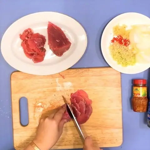 Bước 1: Sơ Chế Thịt Bò