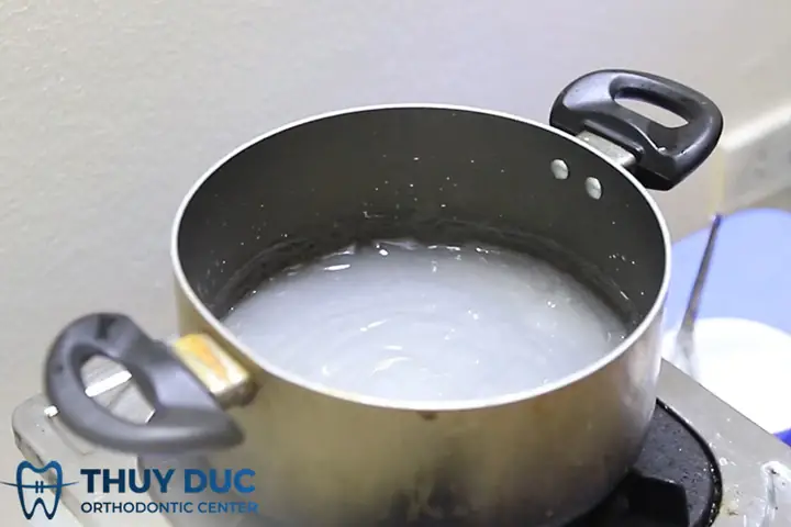 1. Pha nước bột sắn dây