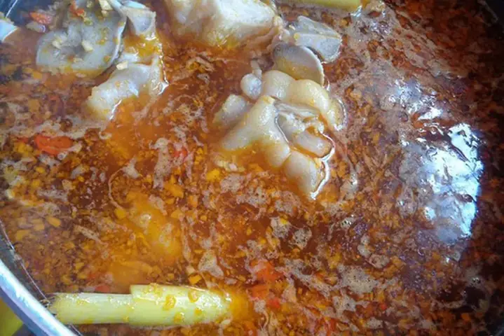 Bước 4: Chế Biến Nồi Nước Dùng