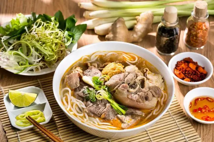 Thưởng Thức Bún Bò Giò Heo Chuẩn Vị Như Thế Nào?