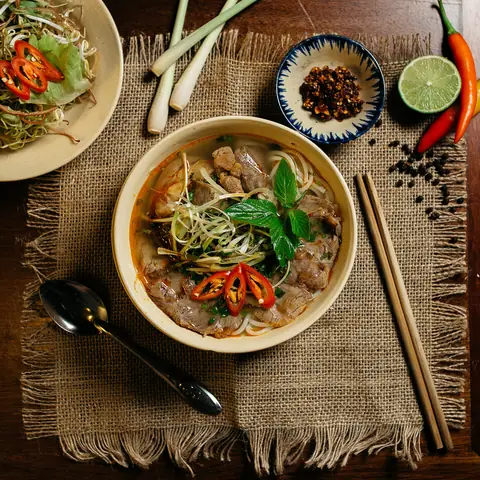 Bún Bò Là Món Ăn Dân Dã Nhưng Không Phải Dễ Nấu, Nguyên Nhân Là Bởi Rất Khó Để Có Thể Nấu Được Hương Vị Bún Bò Đúng Chuẩn. Gia Vị Việt Hương Sẽ Mách Bạn Bí Kíp Nấu Bún Bò Cực Dễ Dàng Và Ngon Hết Sẩy Với Viên Gia Vị Tẩm Ướp Chiết Xuất Từ Bò. Bún Bò Là Món Ăn Dân Dã Nhưng Không Phải Dễ Nấu, Nguyên Nhân Là Bởi Rất Khó Để Có Thể Nấu Được Hương Vị Bún Bò Đúng Chuẩn. Gia Vị Việt Hương Sẽ Mách Bạn Bí Kíp Nấu Bún Bò Cực Dễ Dàng Và Ngon Hết Sẩy Với Viên Gia Vị Tẩm Ướp Chiết Xuất Từ Bò.