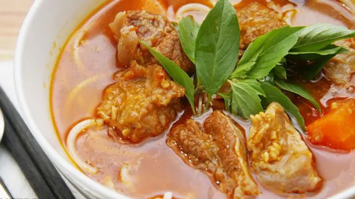Bún Bò Huế Là Món Ăn Đặc Sản Thu Hút Nhiều Người Sành Ăn. Nhưng Hôm Nay Hãy Cùng Vào Bếp Thử Nấu Bún Bò Huế Kiểu Miền Nam Chuẩn Vị Tại Nhà Xem Sao Nhé! Bún Bò Huế Là Món Ăn Đặc Sản Thu Hút Nhiều Người Sành Ăn. Nhưng Hôm Nay Hãy Cùng Vào Bếp Thử Nấu Bún Bò Huế Kiểu Miền Nam Chuẩn Vị Tại Nhà Xem Sao Nhé!