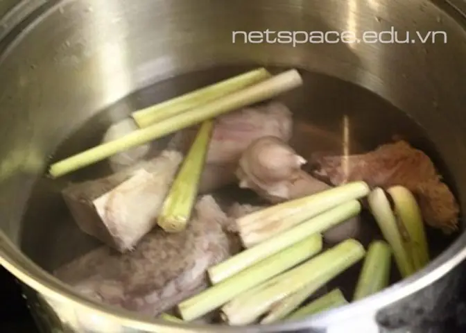 Bước 2 : Hầm Thịt Bò, Nấu Mắm Ruốc