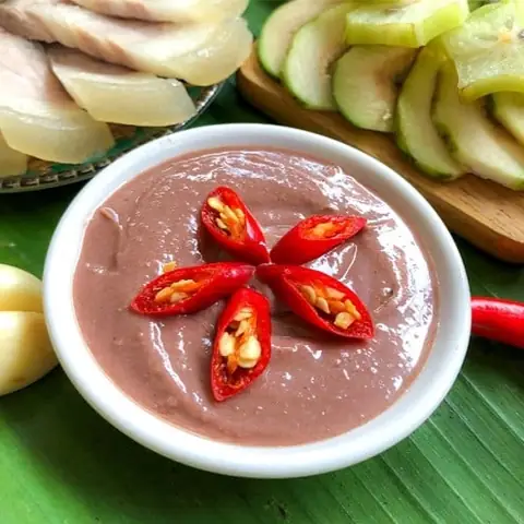 Mắm ruốc Huế ngon đậm đà ăn kèm thịt luộc, rau sống hoặc làm gia vị nêm nếm