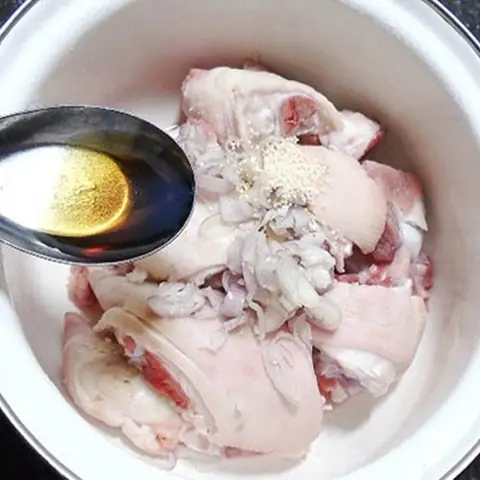 Bước 2: Ướp thịt Bước 2: Ướp thịt