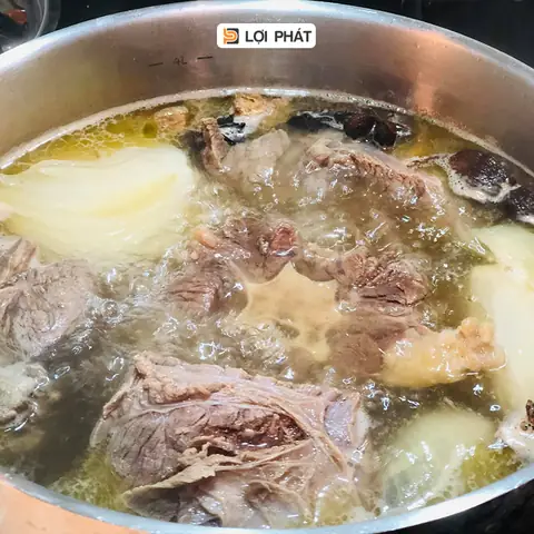 Bước 3: Nấu Nước Dùng Bước 3: Nấu Nước Dùng