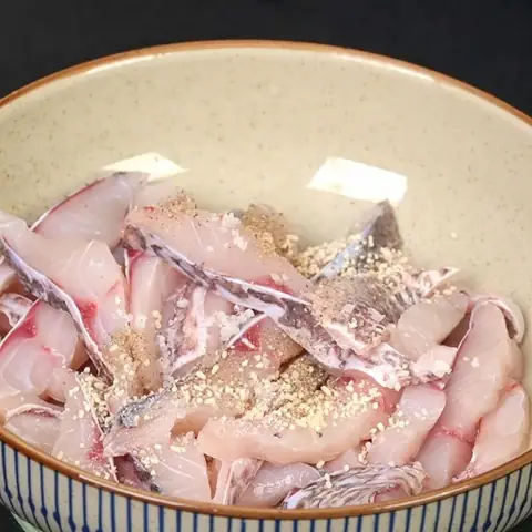 Ướp Và Chiên Cá Rô Phi Giòn Rụm Ướp Và Chiên Cá Rô Phi Giòn Rụm