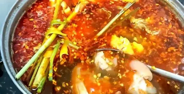 2. Cách làm bún bò chả lụa Huế