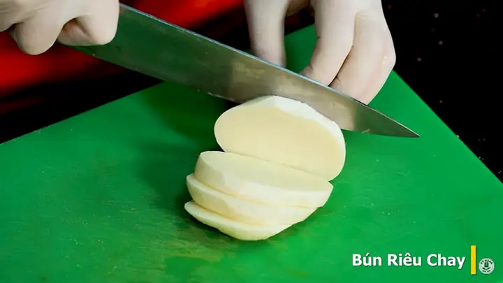 Bước 1: Sơ Chế Củ Quả Nấu Nước Dùng