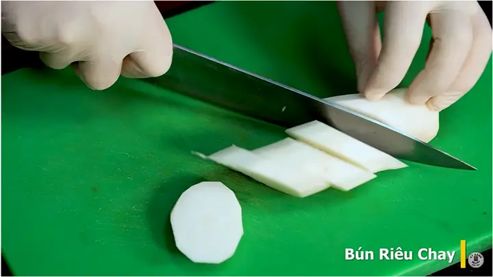 Bước 1: Sơ Chế Củ Quả Nấu Nước Dùng