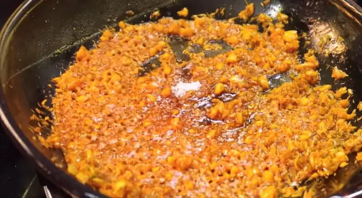 Làm gia vị sa tế để nấu nước dùng bún bò chay Làm gia vị sa tế để nấu nước dùng bún bò chay