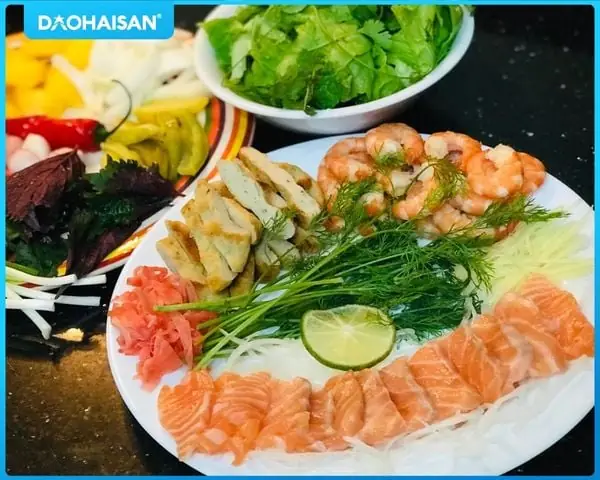 Các Bước Thực Hiện Món Bún Chua Đầu Cá Hồi