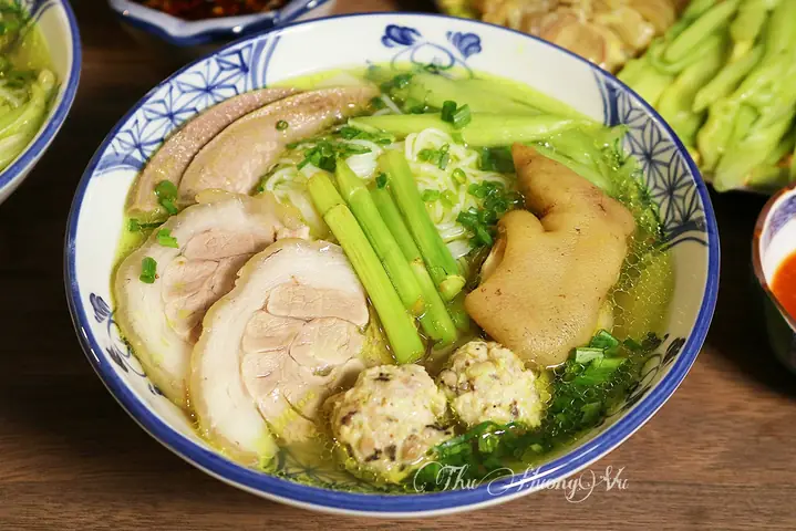 Bún Dọc Mùng Là Món Ăn Dân Dã Của Người Hà Nội, Có Thể Ăn Vào Bất Cứ Thời Điểm Nào, Cho Dù Là Sáng, Trưa, Hay Tối, Mùa Hạ Hay Mùa Đông. Đặc Biệt Vào Mùa Hè, Bún Dọc Mùng Là Món Ăn Giải Nhiệt Rất Hiệu Quả Nhờ Hương Vị Thanh Mát.