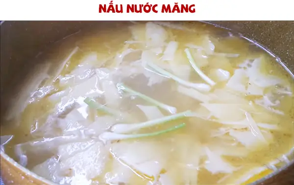Bước 3. Nấu nước măng
