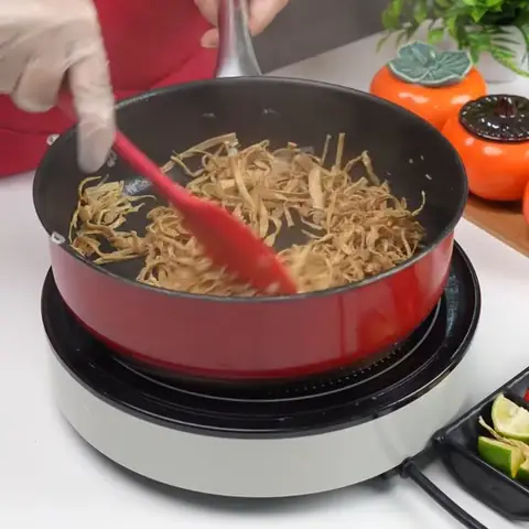 Sơ chế và xào măng