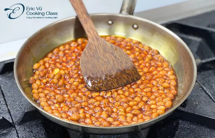 Hướng Dẫn Cách Nấu Nước Dùng Hến Trong Khoá Học Làm Bún Hến