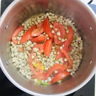 Buổi Sáng Cuối Tuần Có Nhiều Thời Gian Chị Em Hãy Chiêu Đãi Cả Nhà Món Bún Hến Nước Lèo Vừa Có Hương Vị Chua Dịu Ngọt Mát, Vừa Chế Biến Dễ Dàng.