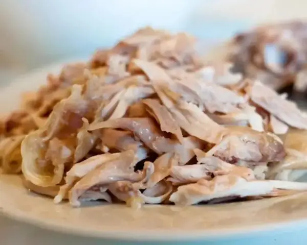 Bước 5: Tiến hành nấu nước dùng bún ngan măng khô