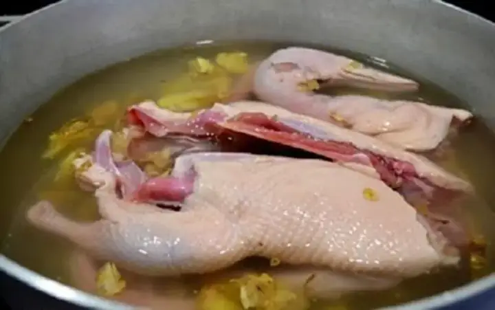 Bước 1: Sơ chế ngan