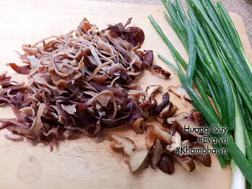 Bữa Sáng Mà Được Thưởng Thức Một Bát Bún Tim Gà Nấu Nấm Ngon Như Thế Này Đảm Bảo Ai Cũng Thích.