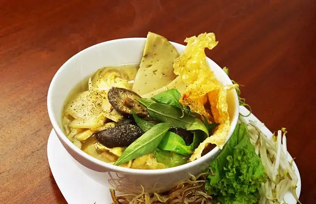 Bước 3: Nấu Bún Măng Chay