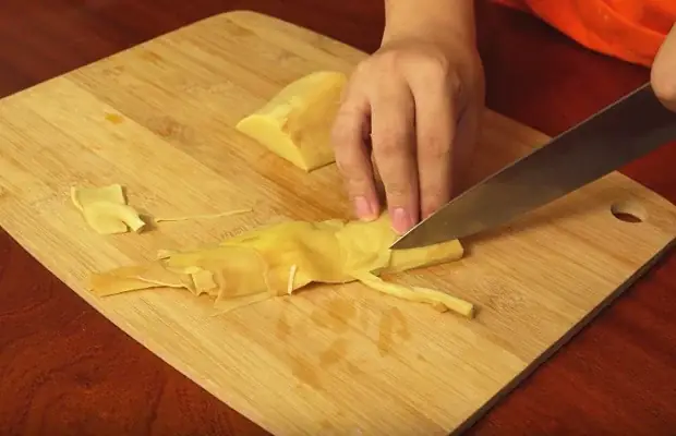 Bước 1: Sơ Chế Nguyên Liệu